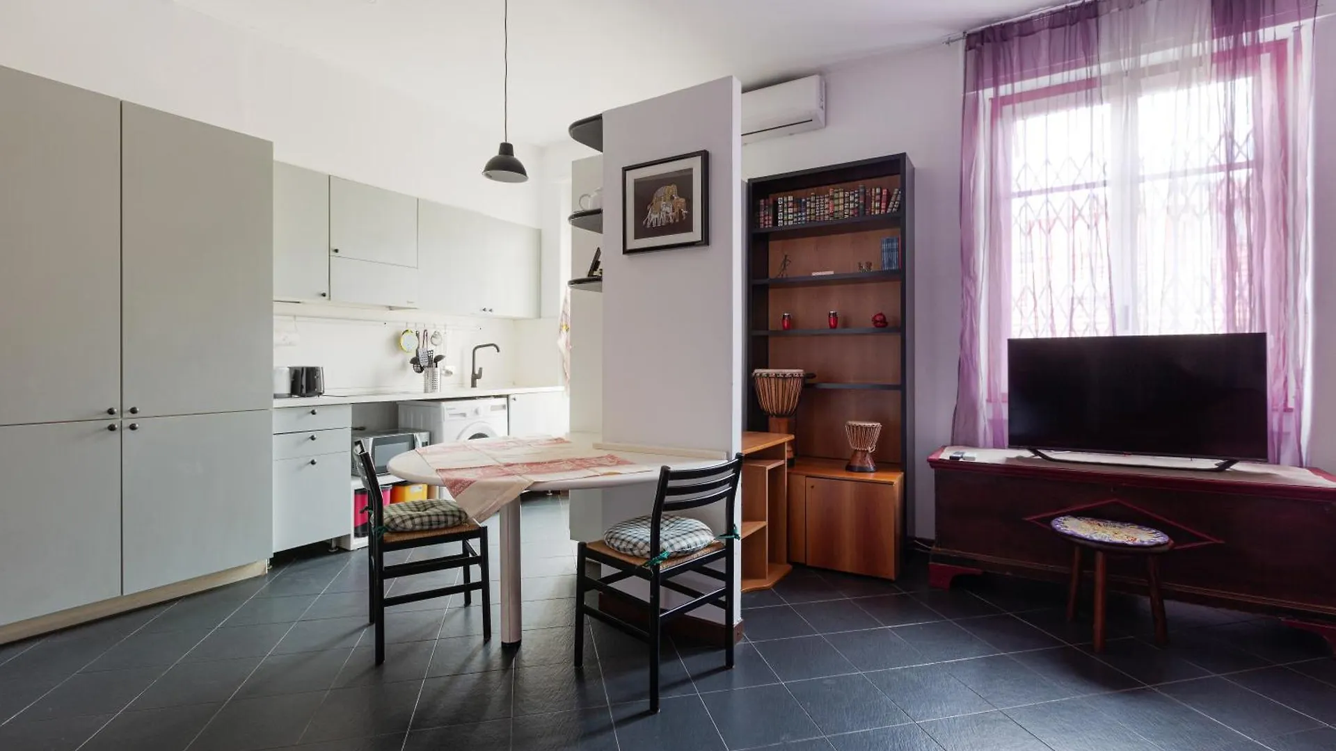 Apartment De Angeli M1 - Colorful Studio With Balcony! Milan