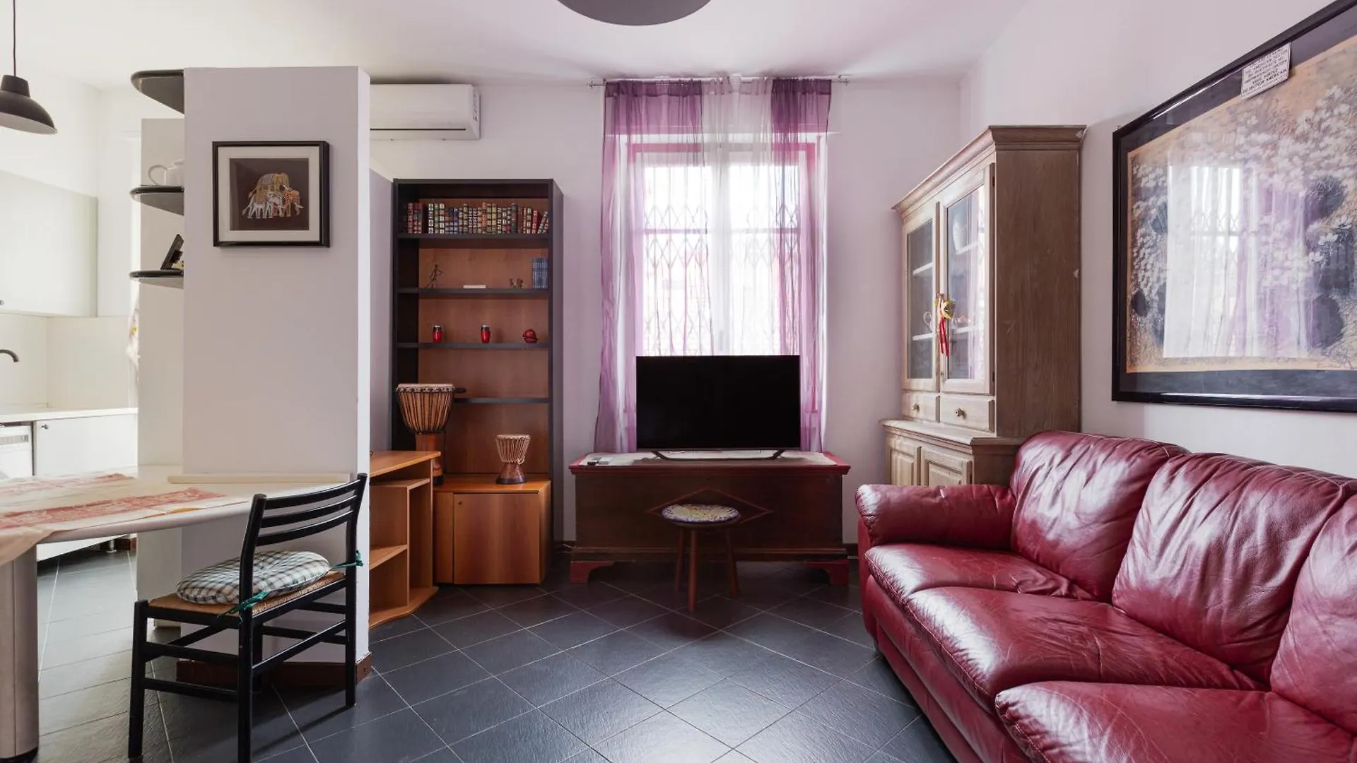 Apartment De Angeli M1 - Colorful Studio With Balcony! Milan